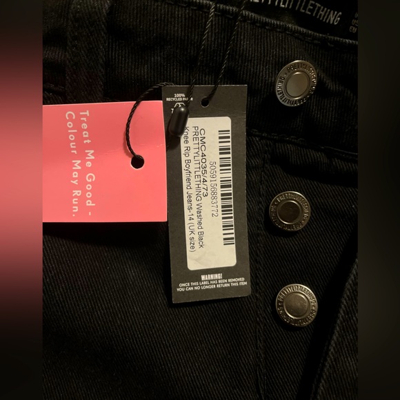 PRETTYLITTLETHING Washed Black Knee Rip Boyfriend Jeans - Picture 7 of 12